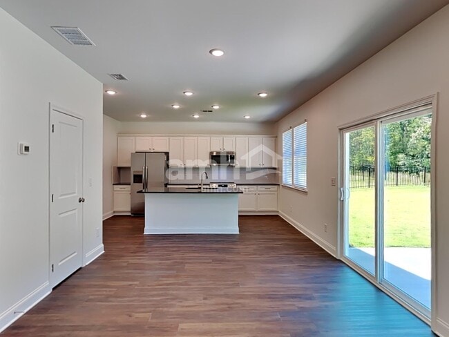 Photo - 205 Spruce Cir