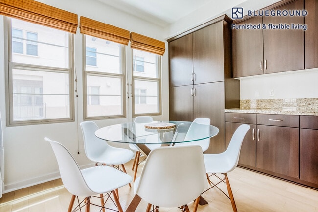 1087 Bigleaf Pl