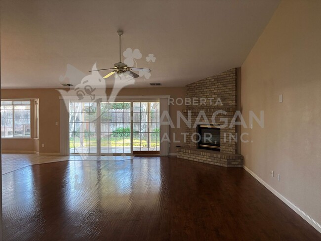 Photo - Large 4 Bedroom/ 2  Bathroom home