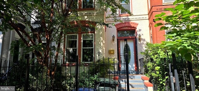 Building Photo - 824 7th St NE Rental