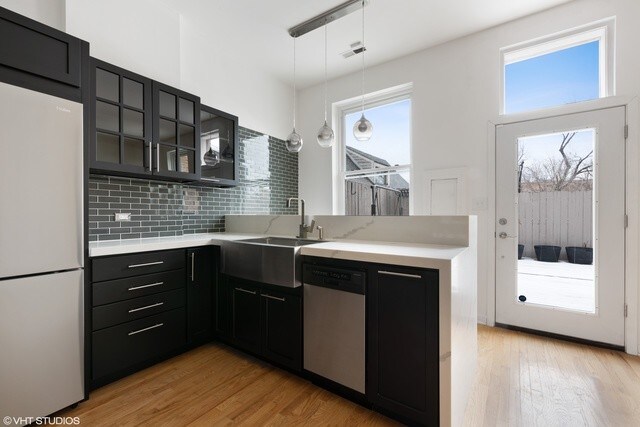 Photo - 747 S Western Ave Unit 2