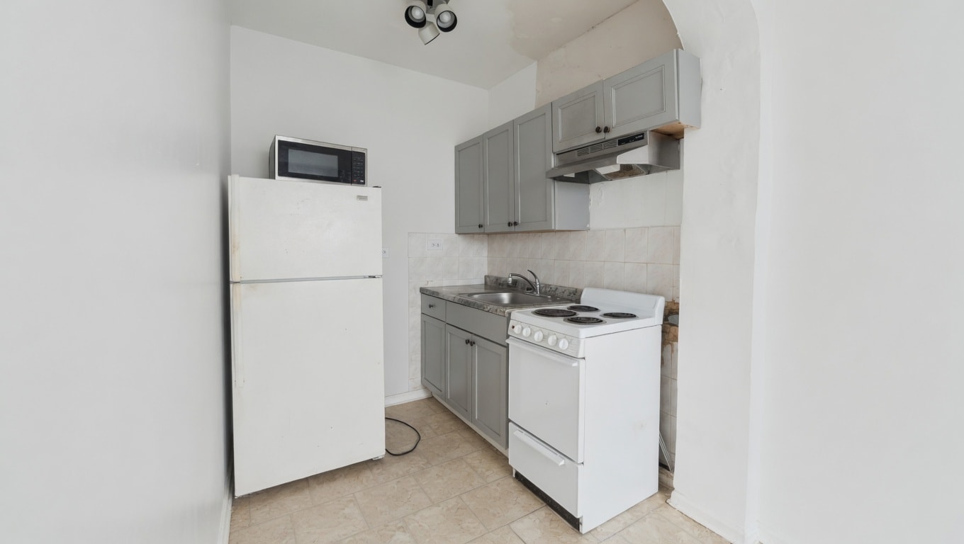 Photo - 6956 N Ashland Ave Unit 308