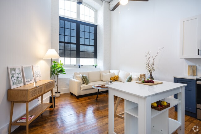 1BR, 1BA - 659SF