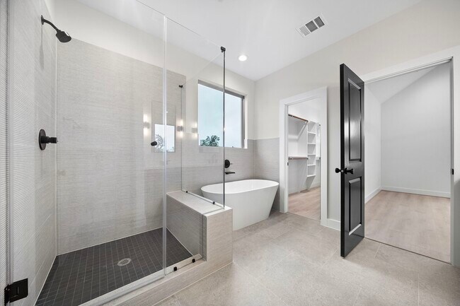 Photo - 2914 Delano St