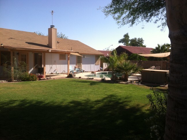 Photo - 465 E Providence Dr