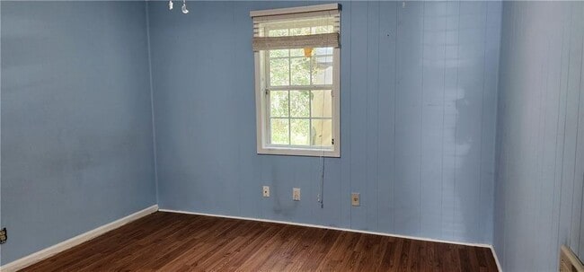 Photo - 205 Glenview Terrace