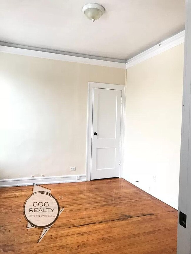 Photo - Great Neighborhood! 7054-56 S Western/2408-12 W 71st Chicago, IL 60636 Unidad 7054-201