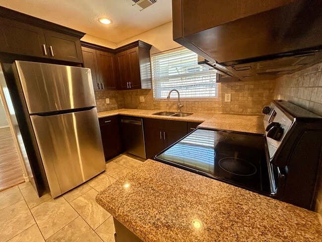 Building Photo - Charming 3BR/2BA Home for Rent – Prime Tam...