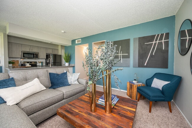 Building Photo - Royal Palms Rental