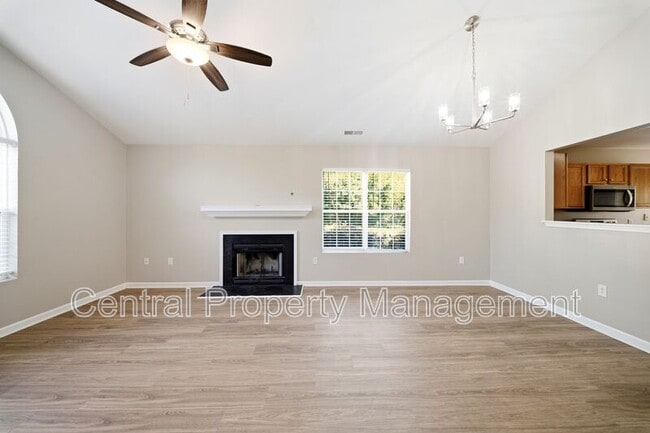 Photo - 320 Woodruff Park Ln