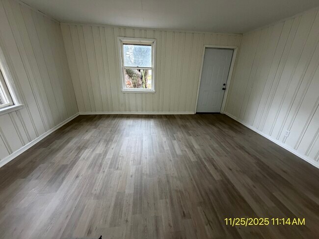 Photo - 2501 E 5th St