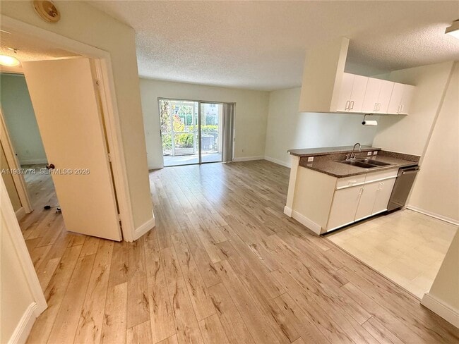 Building Photo - 410 S Park Rd Unit 1-105