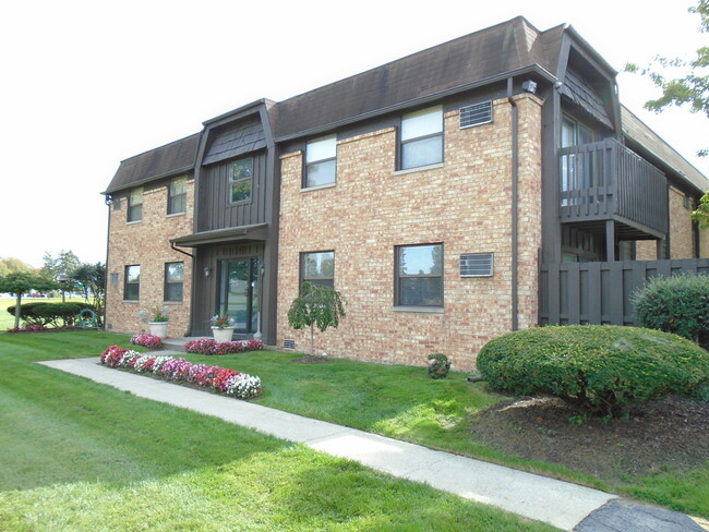 Brandy Parke Apartments - 3141 Manley Rd Apartments Unit 214