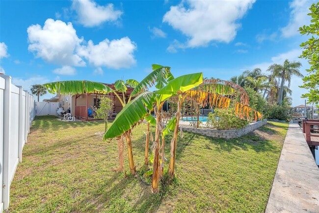 Photo - 1012 Spindle Palm Way