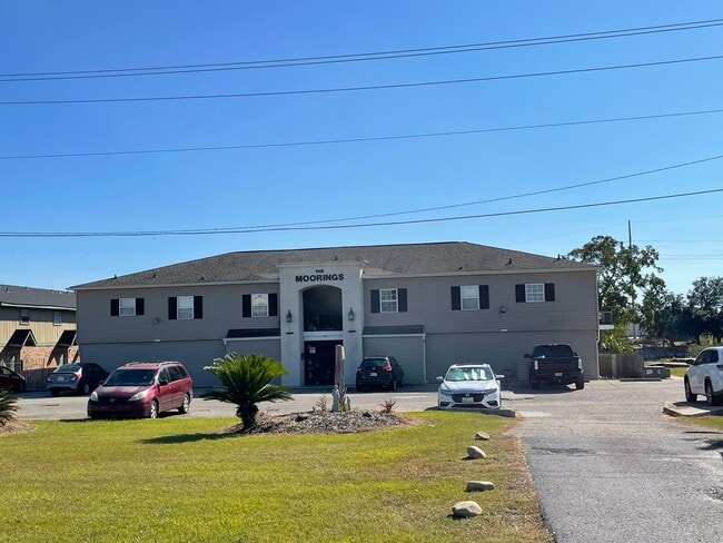 Building Photo - Condo Living Is The Life For You