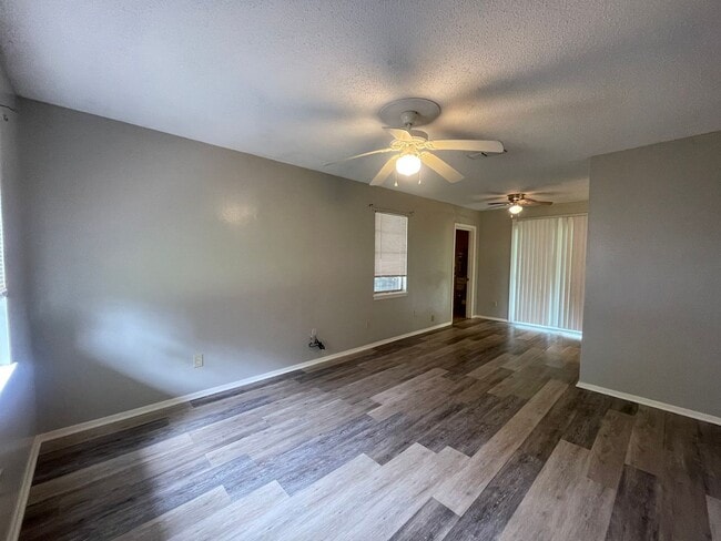 Photo - Don't Miss Out On This Swan Lake Beauty!