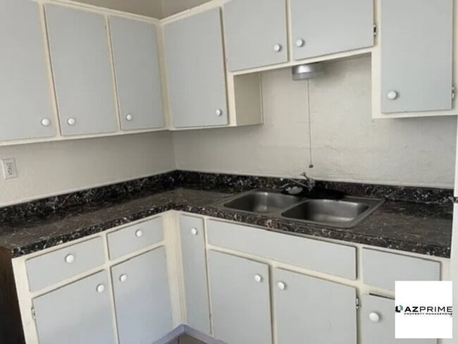 Photo - W Vernon Ave