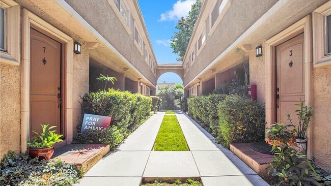 Photo - 20251 Cohasset St Unidad 5