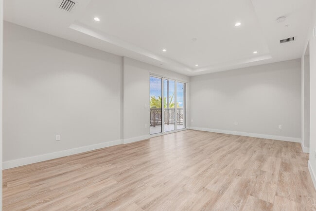 Photo - 41 SW Seminole St Unit 204