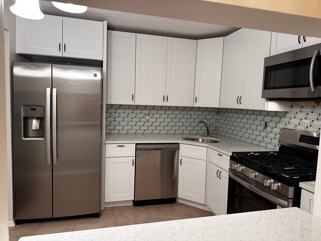 Building Photo - 479 Danbury Ln Unit Danbury