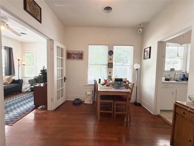 Photo - 404 W 43rd St