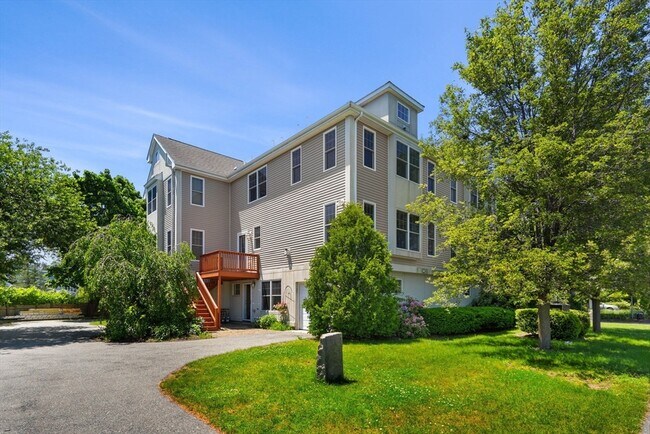Building Photo - 157 Clay St