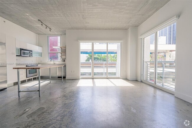 Building Photo - 133 NE 2nd Ave Unit 312 Rental