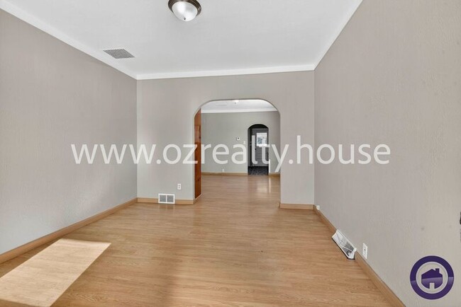 Photo - 225 E Weber St