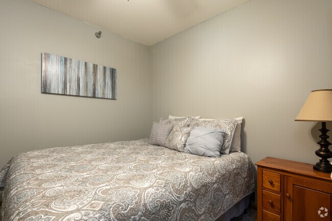 2 BR + DEN, 2 BA - 1,102SF