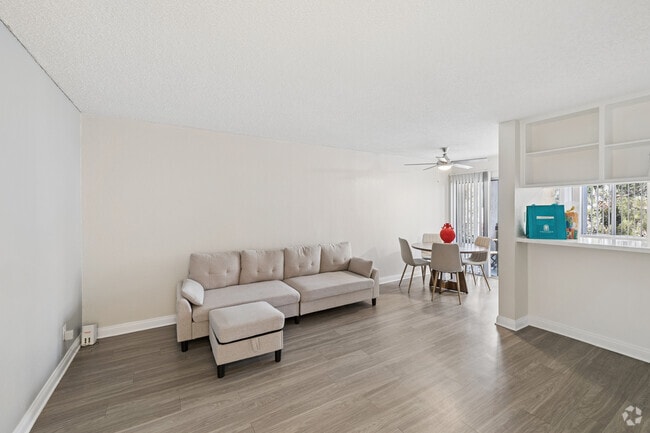 1BR, 1BA - 650SF - Living Room