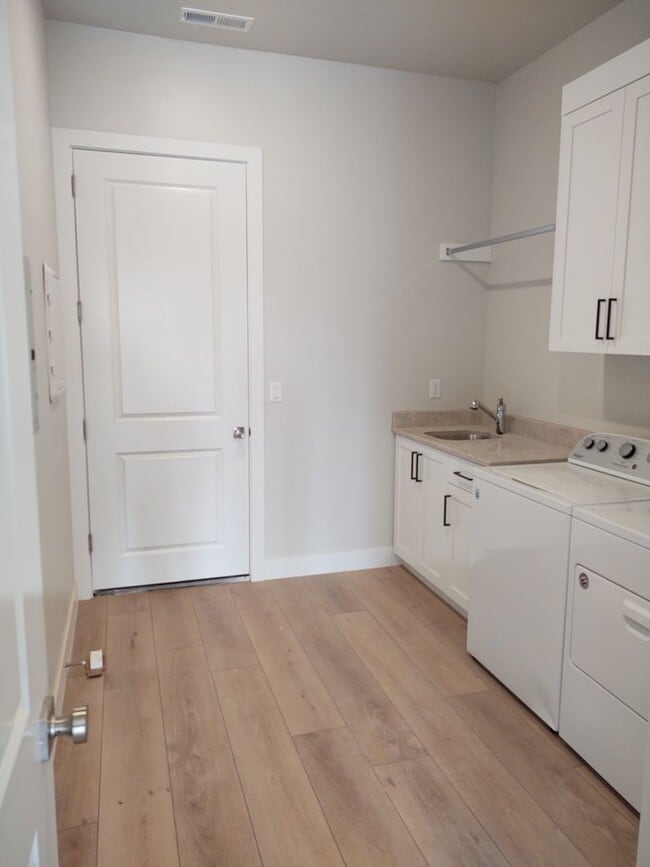 Photo - LIKE NEW 3 Bed Snowberry Dr!