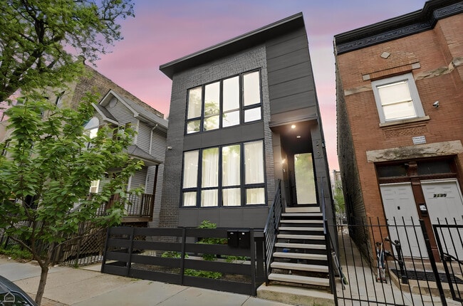 Photo - 2137 W Ohio St Unit 1