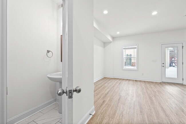 Photo - 405 Shelby St