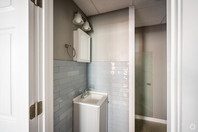 Studio - Bathroom - 400SF - 8 Bank St