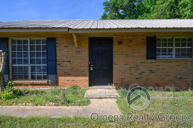 Photo - 221 Radburn Way