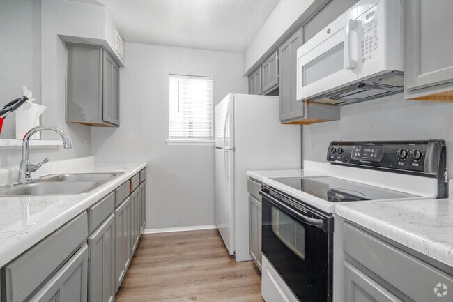 2BR, 1BR - 862SF - Kitchen