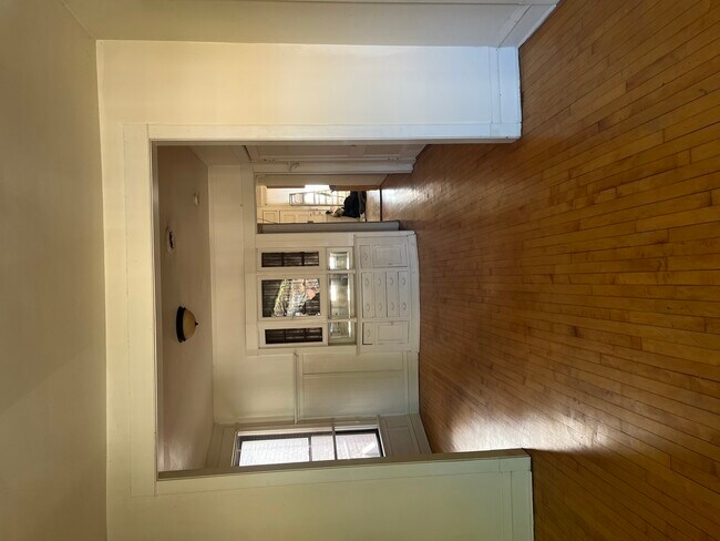 Photo - 3728 N Bosworth Ave Unit 2