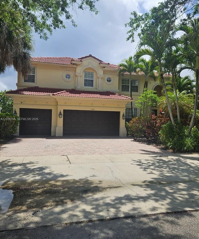 Building Photo - 13382 Lakepointe Cir