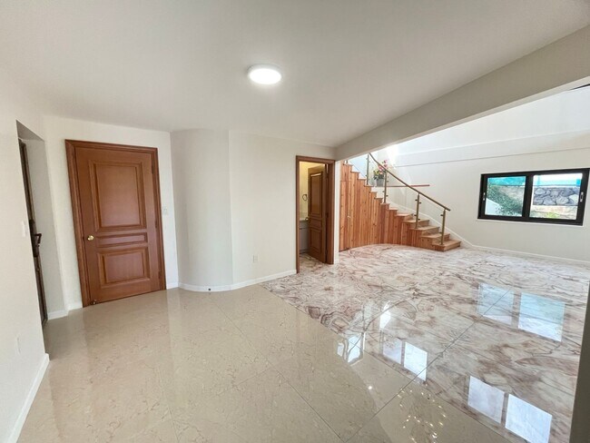 Photo - 2045 Mott Smith Dr Unit 2 bedroom