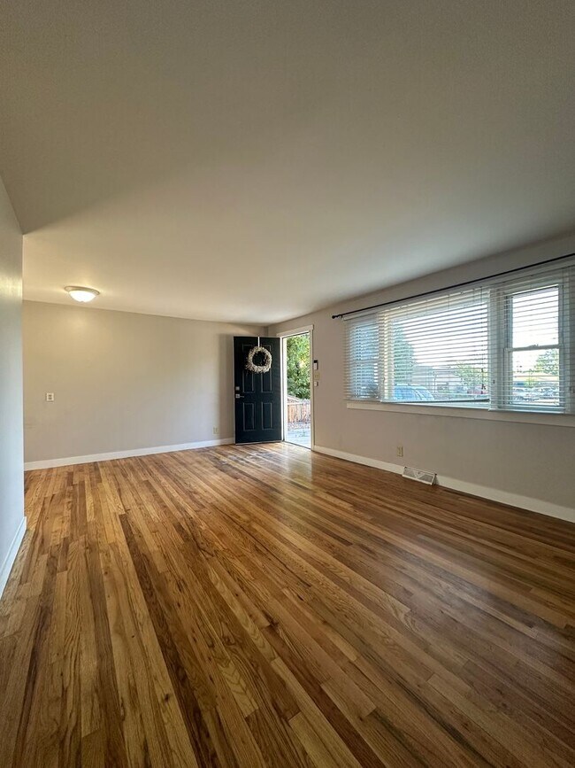 Photo - Charming 3-Bedroom Oasis with Expansive Yard and Driveway!