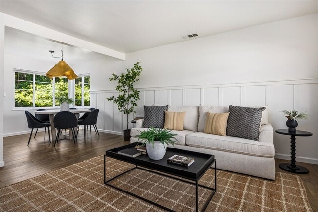 Photo - 191 Del Sur Way