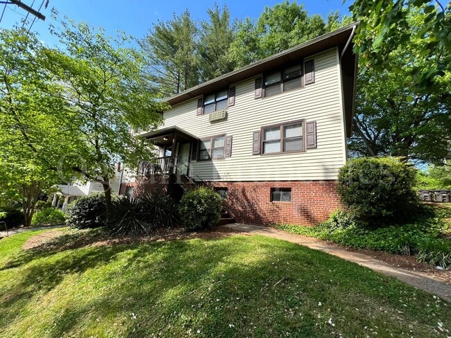 Building Photo - 605010 - PILOT VIEW/CAROLINA AVENUE Unit 1403-C