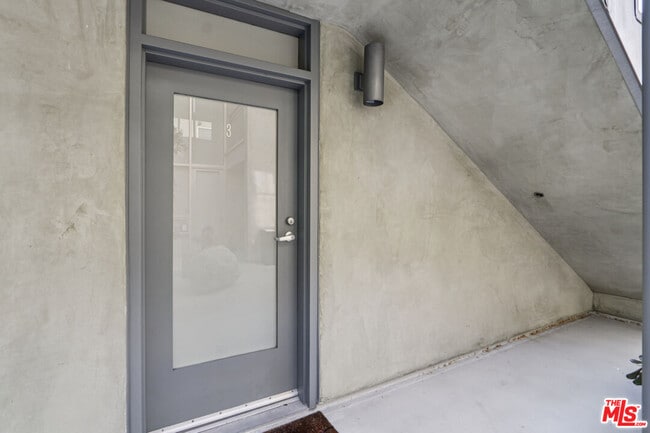 Photo - 5806 Waring Ave Unit 3