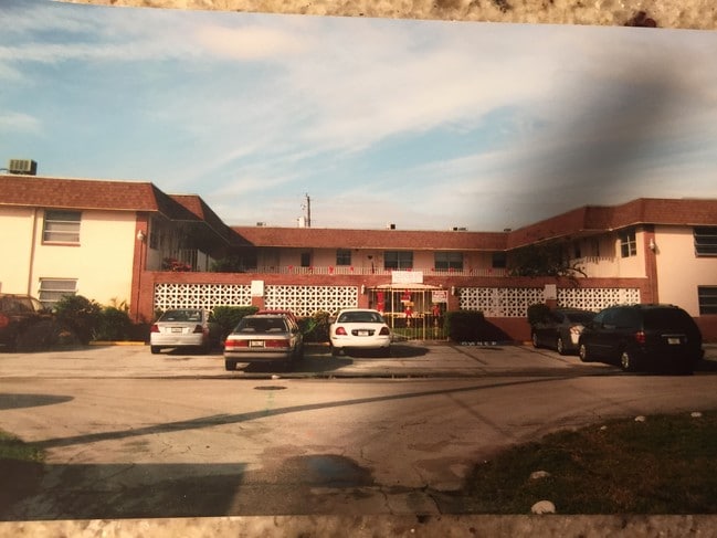 Building Photo - 1804 N 17th Ave Unit 206