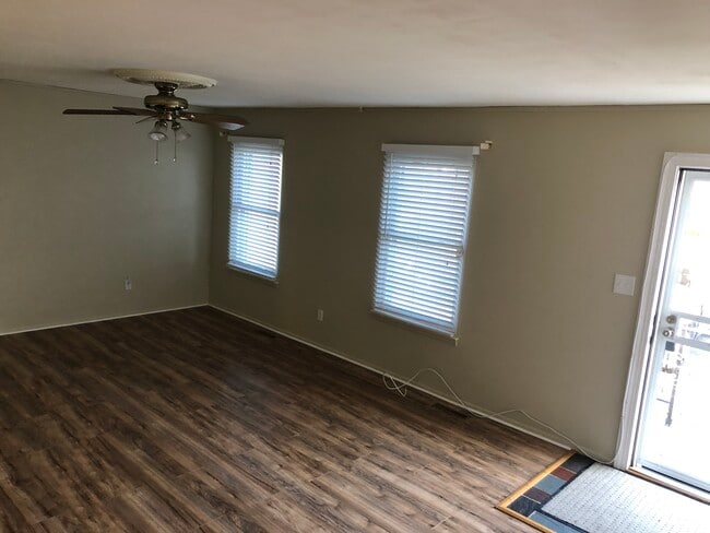 Photo - 570 Jamestown Ct