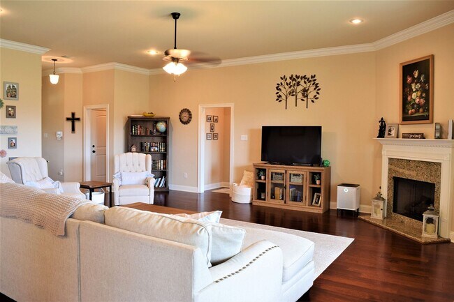 Photo - 324 Camelback Dr