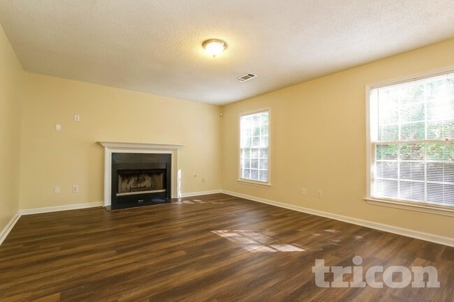 Photo - 4939 Clubgreen Summit