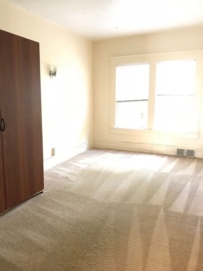 Photo - 525 Linden St