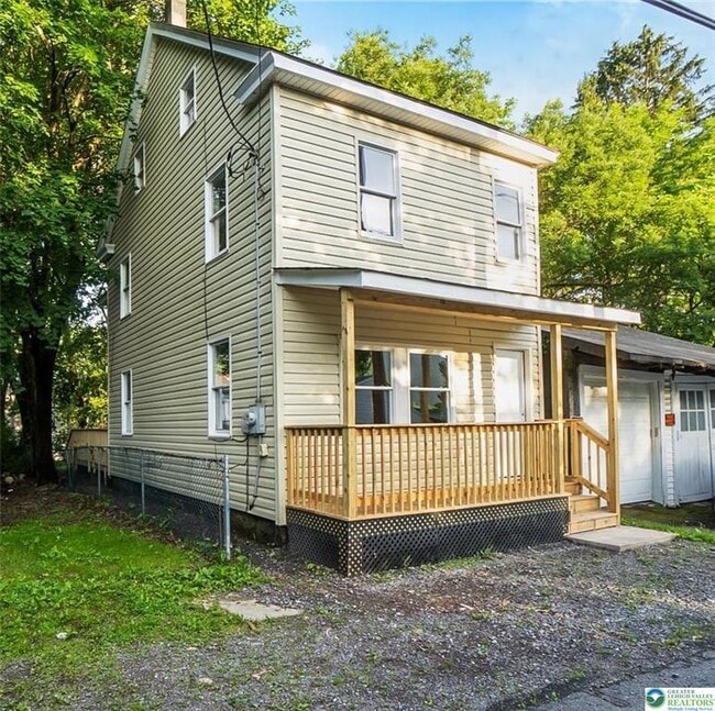 Building Photo - 226 Fern St Rental