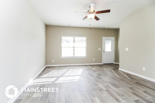 Photo - 109 Lyndhurst Dr